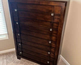 $600
DARK BROWN MODERN 
QUEEN SIZE BEDROOM SET 
TALL DRESSER 38”W x 19”D x 54”H 
DRESSER WITH MIRROR 66”L x 19”D x 36”H 
MIRROR MEASURES 44”H
NIGHTSTAND 28”W x 19”D x 30
QUEEN BED 62.5”W x 86”L x 59”H