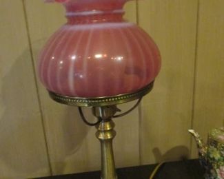 Beautiful hurricane lamp w/ pink globe.  Brass lamp base and stand.