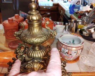 Note the decoration on the right is MISSING. Clock is UNTESTED