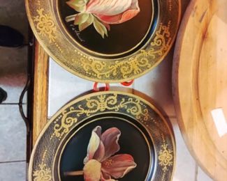 Set of 4 Vintage Tan San Decorative Plates
