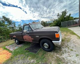 1988 ford f250 runs great $3200 obo call 6302903825 to see prior sale showing Thursday 21st