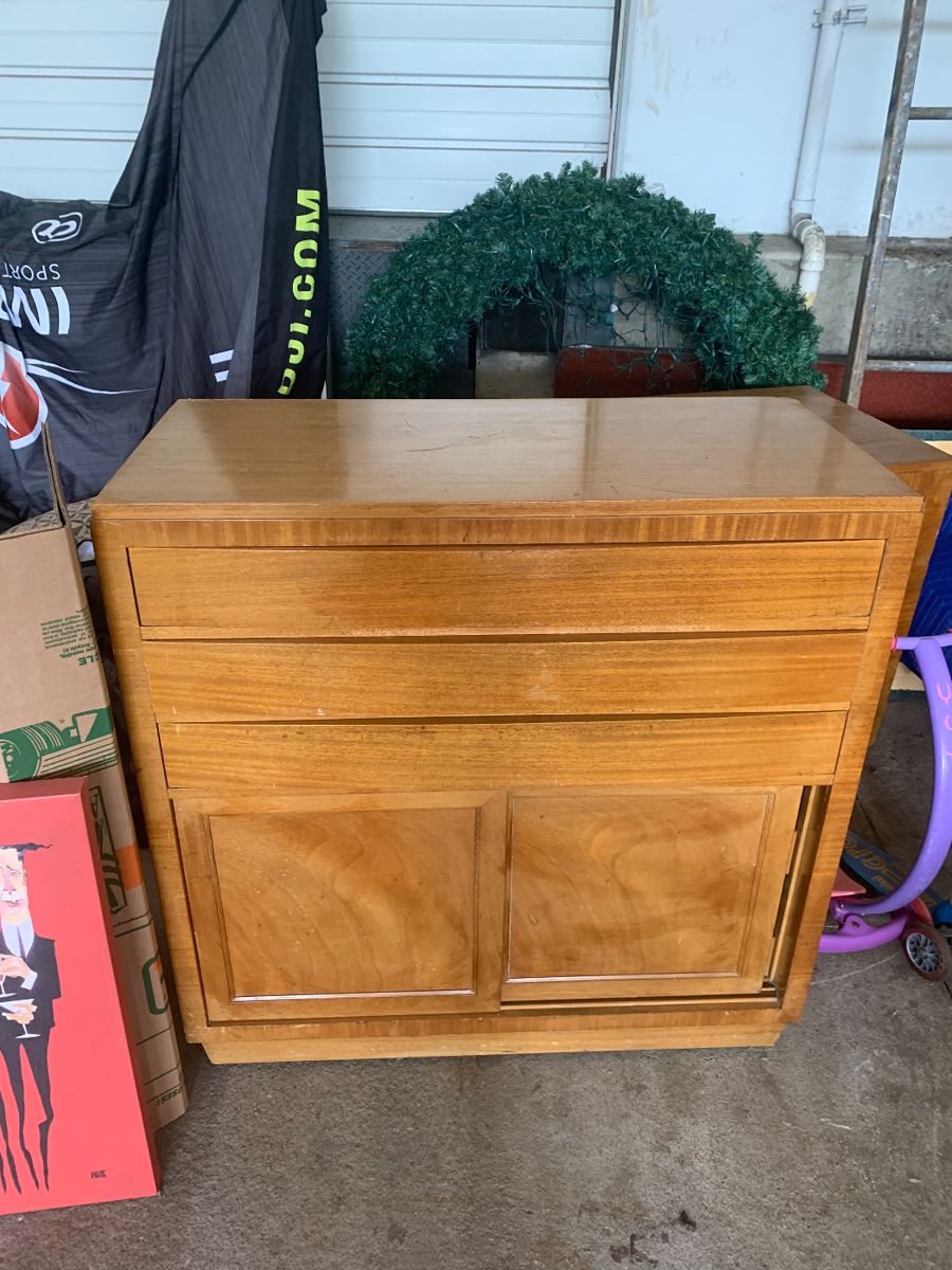 Warehouse antique sale in Lake Zurich, IL starts on 8/25/2023