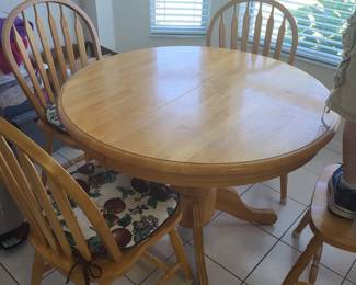 Oval dinning table 4 Vjairs