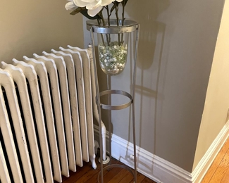 Flower vase pedestal