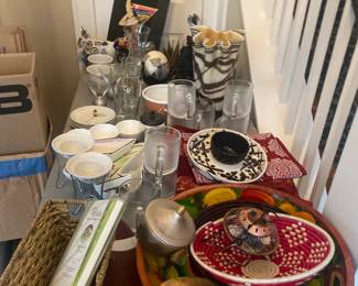 assorted kitchenware/glassware