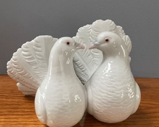 Lladro Dove figurine, #1169,  $38