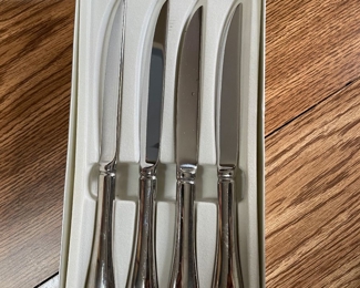 Retroneu, set of 4 steak knifes. $30