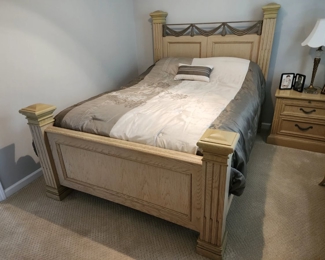 Stanley Furniture Queen Size Bed Adjustable Up/Down 