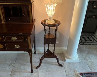 Love this lamp & smoking table