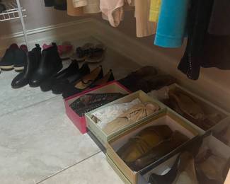 Women’s shoes size 10