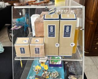 14 k,Vintage  brooches , Bill Blass parfume