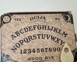 VINTAGE 40.s OUIJA BOARD