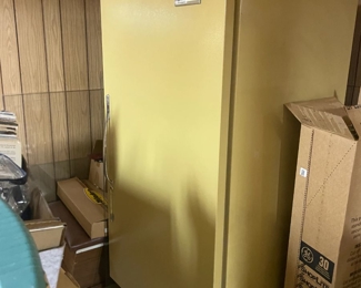 . . . love this vintage yellow fridge