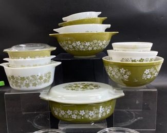 HUGE VINTAGE PYREX GREEN MCM LOT OF BOWLS SOME LIDDED
