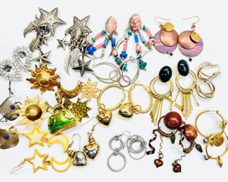 Assorted Costume Jewelry Earrings & Clip On Earrings Lot
