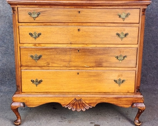 Vintage Dovetailed Queen Anne Style Chest of Drawers Carved Shell

