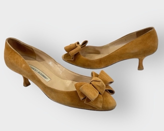 HIGH END MANOLO BLAHNIK TAN SUEDE KITTEN HEELS WITH BOWS SIZE 38
