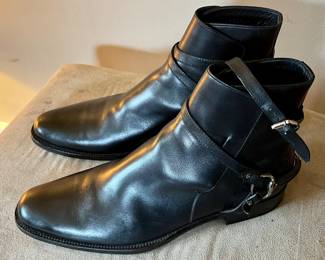 Gucci. Approximately size 9