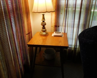 Oak Occasional Table w/turned legs