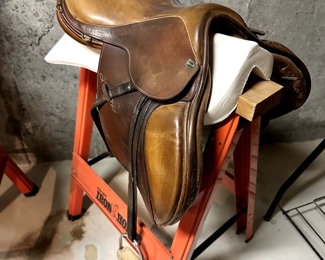 English riding saddle, very good condition 