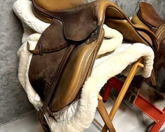 English riding saddle very good condition 