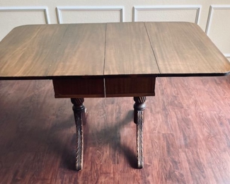 Duncan Phyfe Style Mahogany Drop Leaf Dining/Breakfast Table w/Chairs.