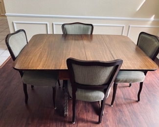 Duncan Phyfe Style Mahogany Drop Leaf Dining/Breakfast Table w/Chairs.