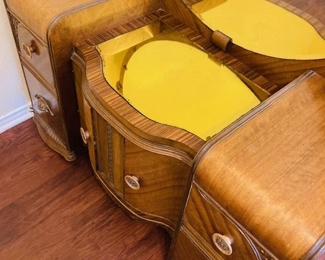 Antique Art Deco Vanity w/Large Mirror and Inlaid Top Mirror.