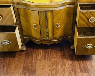 Antique Art Deco Vanity w/Large Mirror and Inlaid Top Mirror.