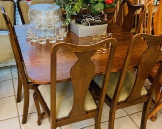 Antique Duncan Phyfe Style Drop Leaf Dining Table w/Chairs.