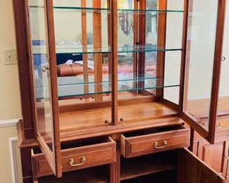 Harden Furniture Curio/China Cabinet. 2 Pc. w/6 Glass Shelves. Exceptional Condition!