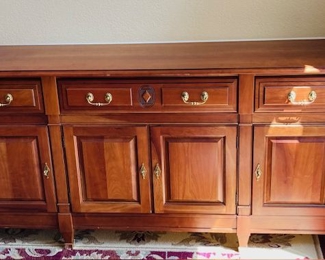 Harden Furniture Credenza/Buffet. W 68" x H 34" x D 18" Exceptional Condition.