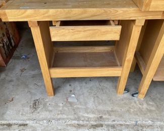 Craftsman Adjustable Workbench. Solid Wood. W 9 1/2 Ft. x H 3 Ft. x D 19 1/2".