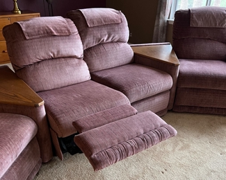 La-Z-Boy Sectional w 4 Recliners and built-in End Tables