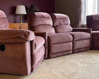 La-Z-Boy Sectional w 4 Recliners and built-in End Tables