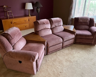 La-Z-Boy Sectional w 4 Recliners and built-in End Tables