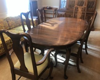 Ethan Allen dining table with 2 leaves. Chairs sold with table