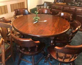 Round dining table with leaves