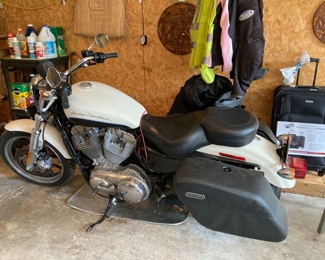 Harley Davidson 2013 883 Super Low 15,000 miles clean title $7,500. please text Ben with questions 828.244.2366