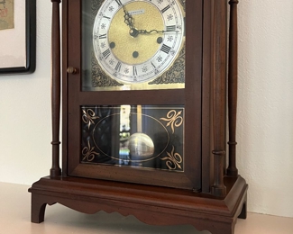 Mantel clock