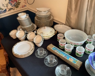 VINTAGE CHINA SET