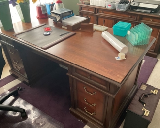 LARGE OFFICE DESK