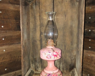 Painted kerosene lantern
Nice old wooden box