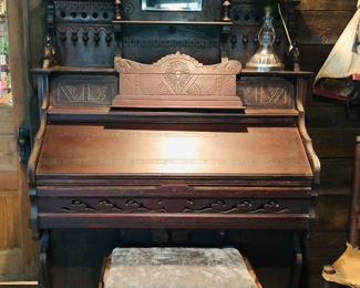 Pump organ
