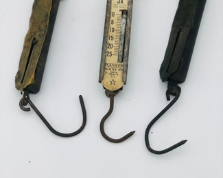 Viking Jr 25 Lb fish scale
Vintage Chatillons balence #2 brass 25 Lb hanging scale
Hanging pocket scale #9