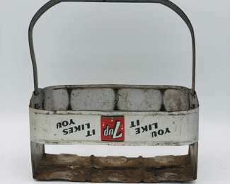1950’s 7UP metal 6 bottle carrier with error
