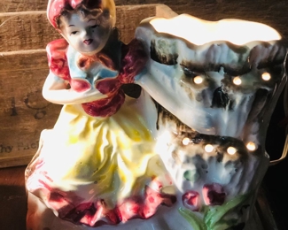 Vintage mcm porcelain vanity girl lamp