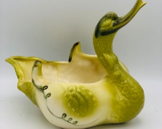 Hull swan planter