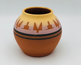 Wheel thrown Sioux pottery by
Gerald Black Tail Deer