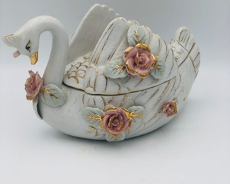 Bryson porcelain swan trinket box